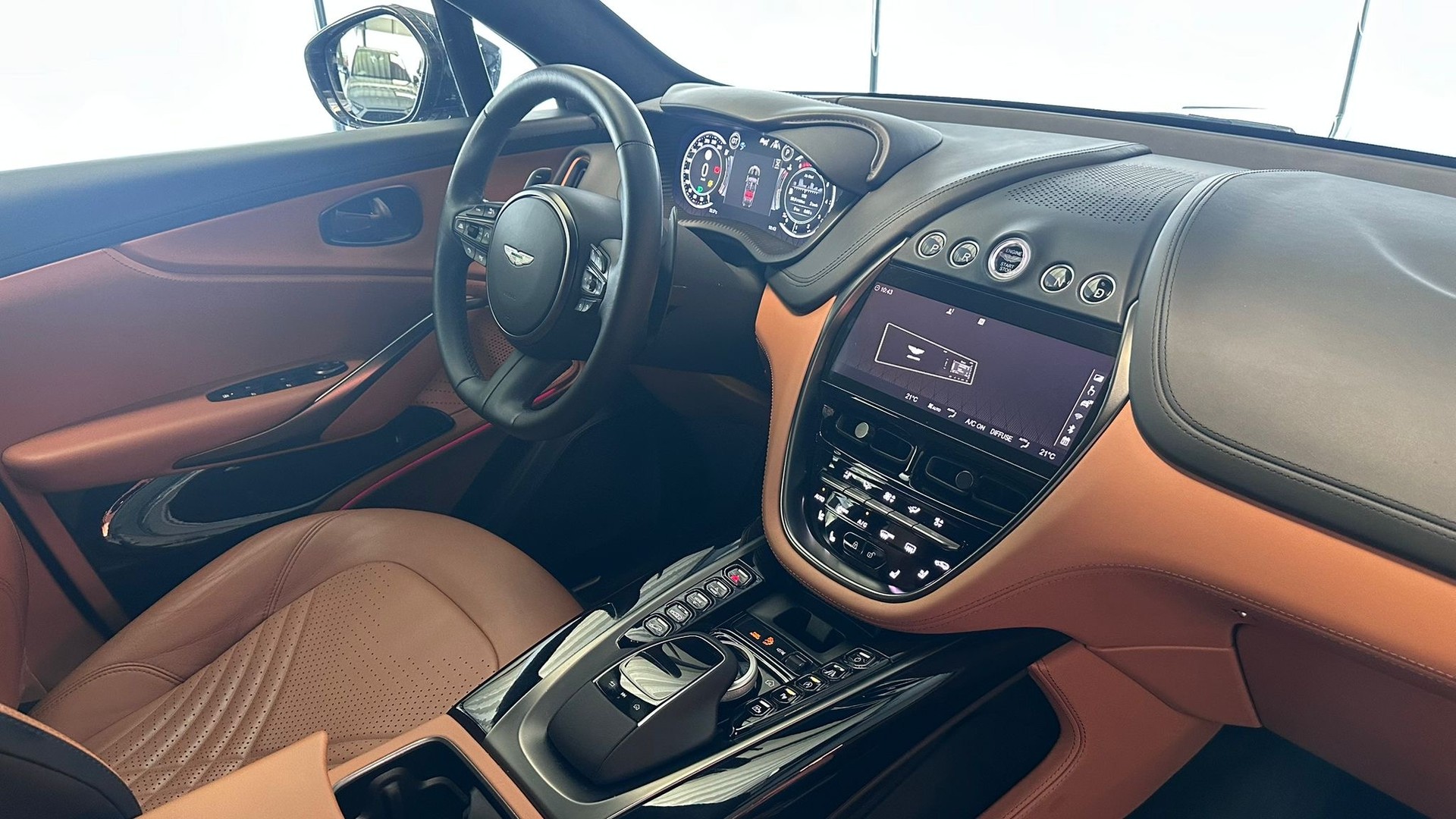 ASTON MARTIN DBX 4.0 V8 Bi-Turbo-image-21
