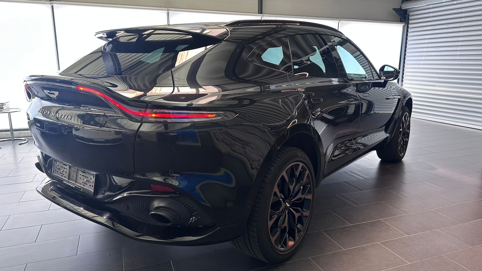 ASTON MARTIN DBX 4.0 V8 Bi-Turbo-image-15