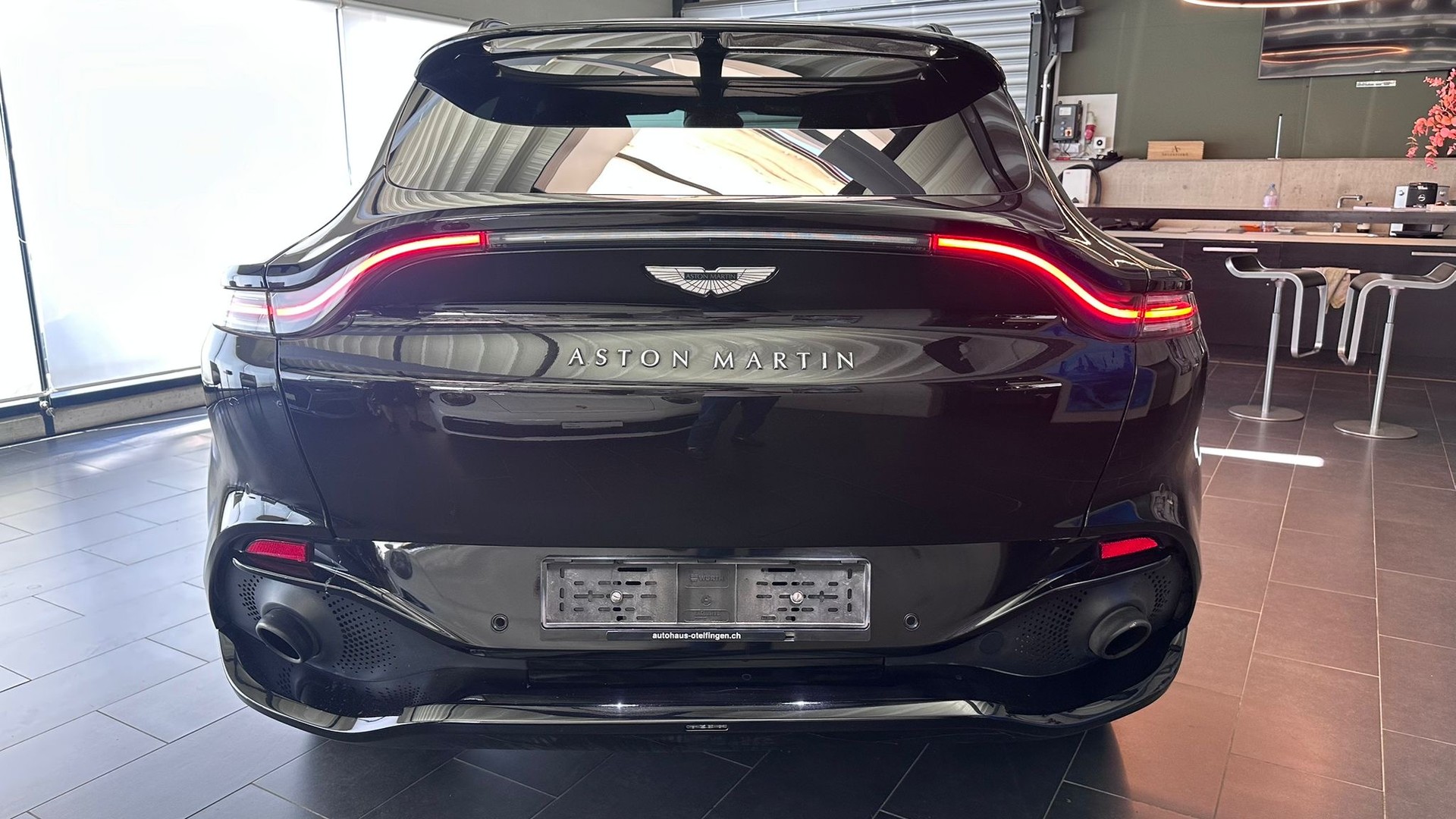 ASTON MARTIN DBX 4.0 V8 Bi-Turbo-image-16