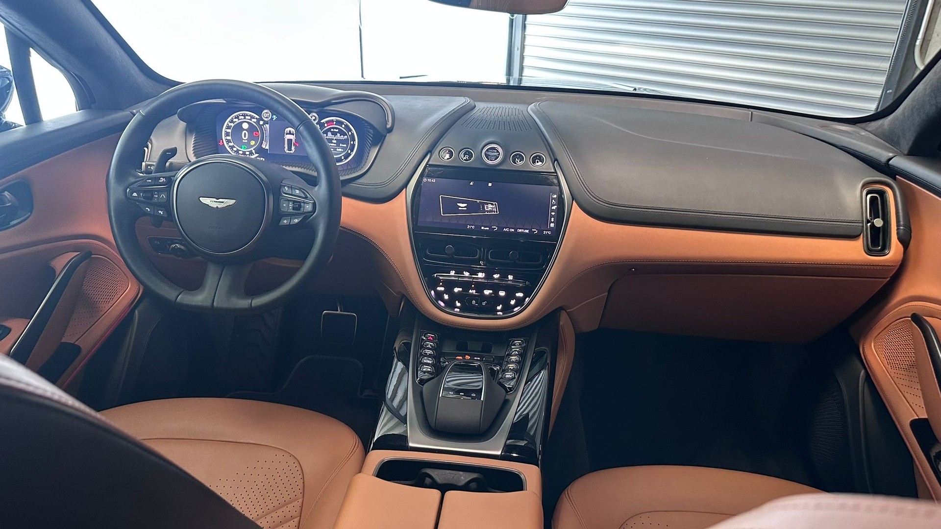 ASTON MARTIN DBX 4.0 V8 Bi-Turbo-image-22