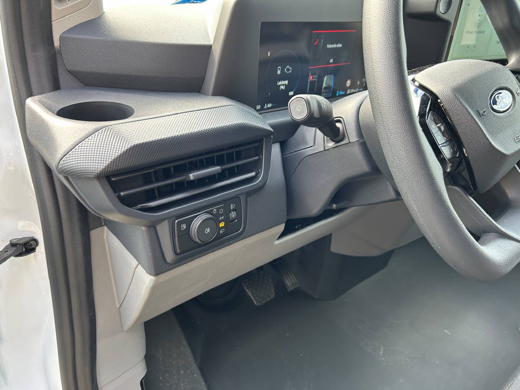 FORD Transit Custom Van 320 L1 2.5 Duratec 233 Trend PHEV-image-8
