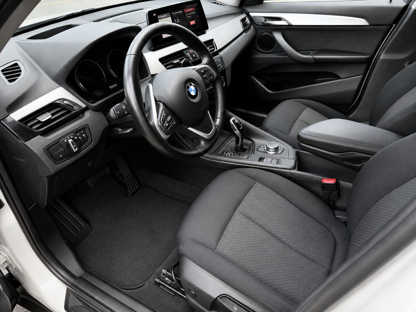 BMW X1 sDrive 18d-image-3
