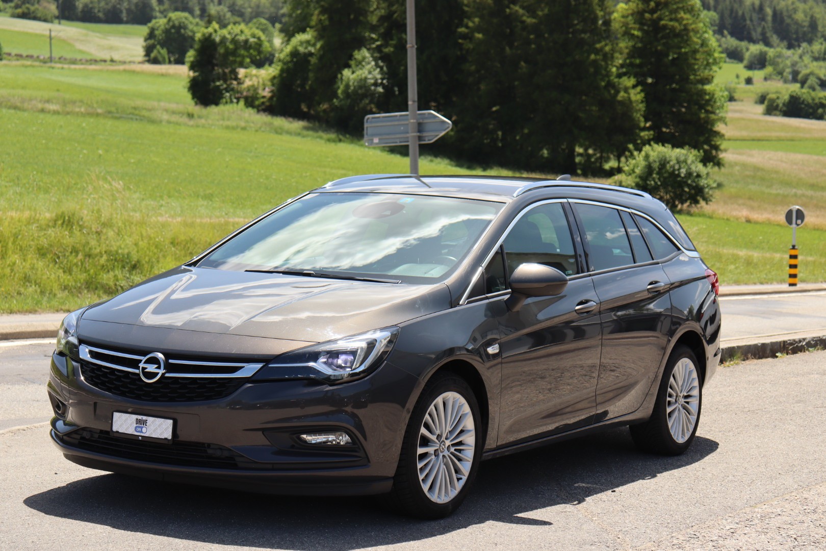 OPEL Astra Sports Tourer 1.6 CDTi ecoF Dynamic • Garantie • Véhicule CH • MFK-image-2