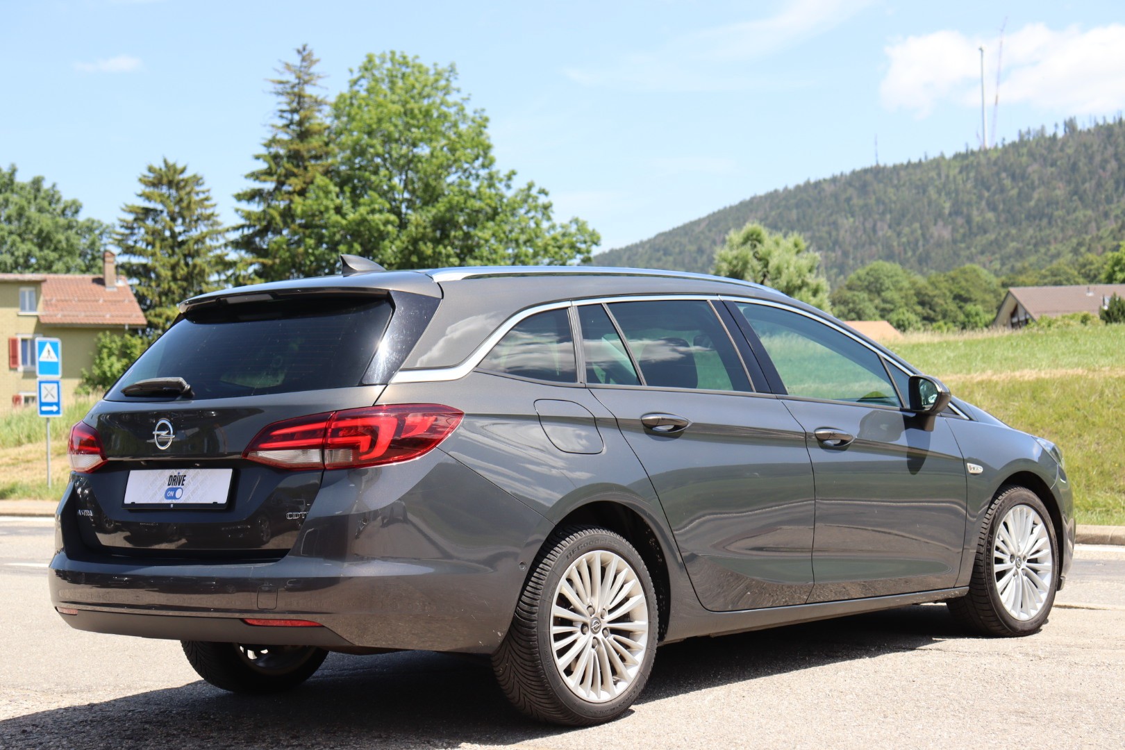 OPEL Astra Sports Tourer 1.6 CDTi ecoF Dynamic • Garantie • Véhicule CH • MFK-image-6