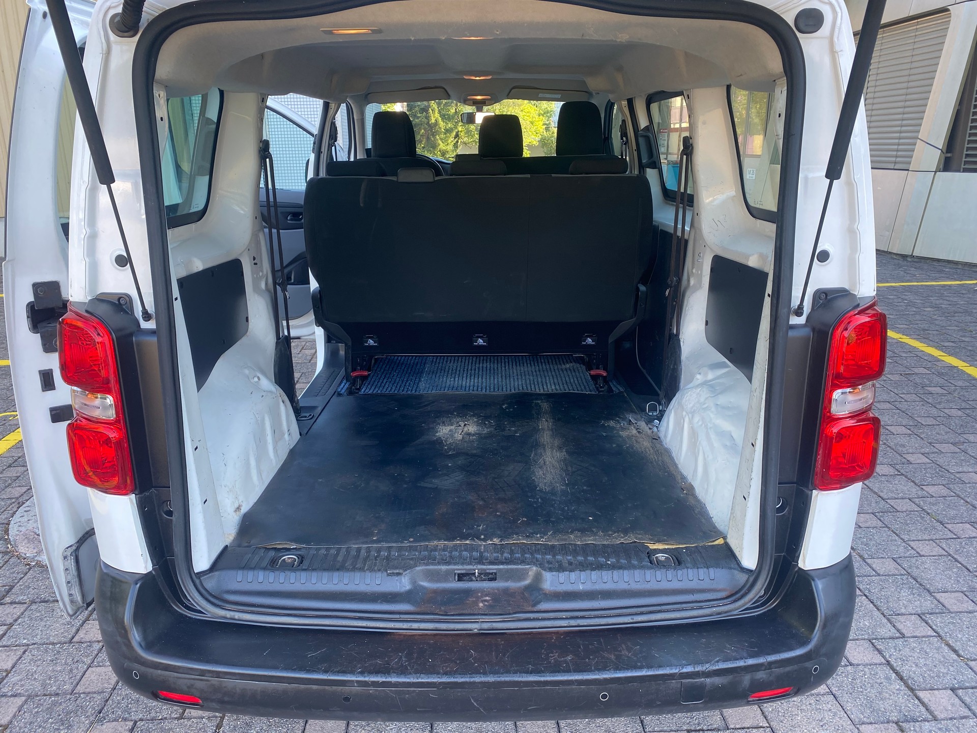 PEUGEOT Traveller 1.6 BlueHDi Business Standard 6 Sitz-image-11