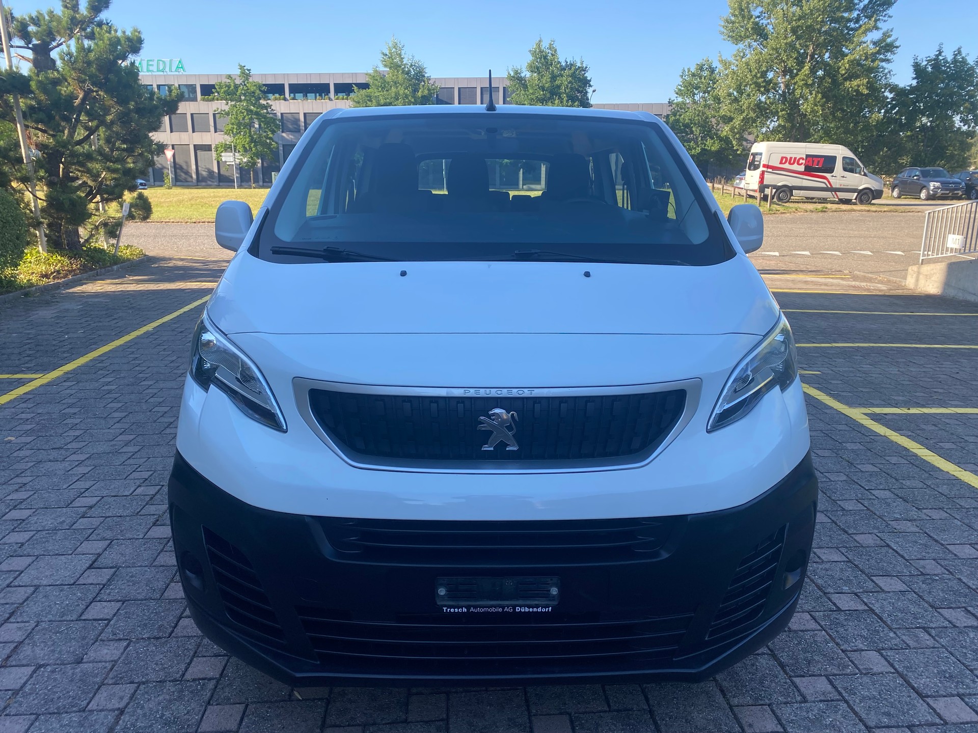PEUGEOT Traveller 1.6 BlueHDi Business Standard 6 Sitz-image-0