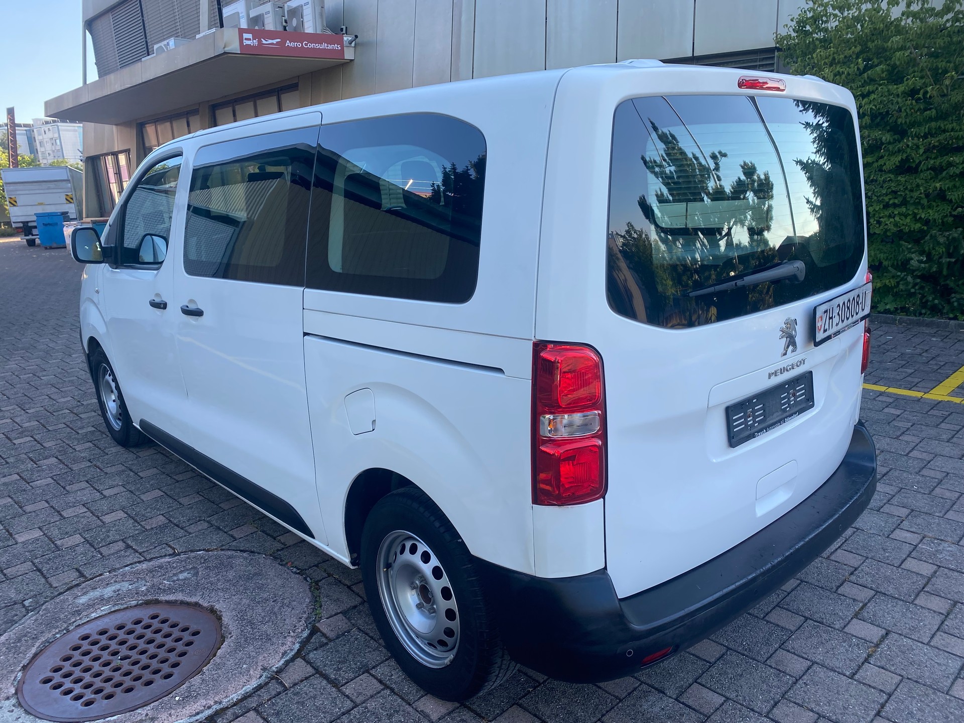 PEUGEOT Traveller 1.6 BlueHDi Business Standard 6 Sitz-image-3
