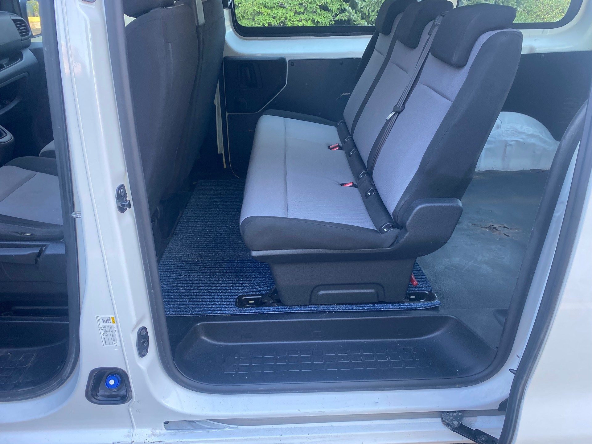 PEUGEOT Traveller 1.6 BlueHDi Business Standard 6 Sitz-image-10