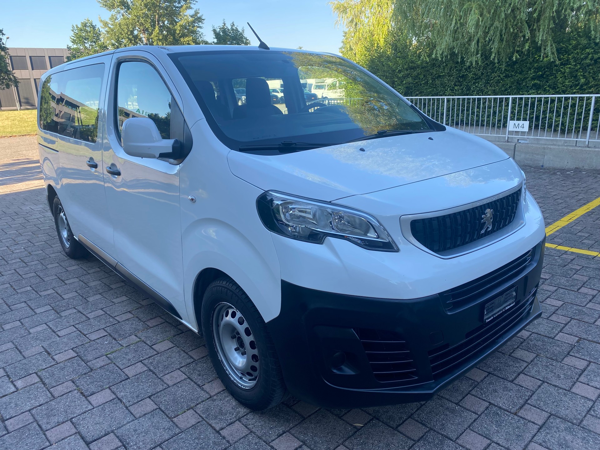 PEUGEOT Traveller 1.6 BlueHDi Business Standard 6 Sitz-image-2