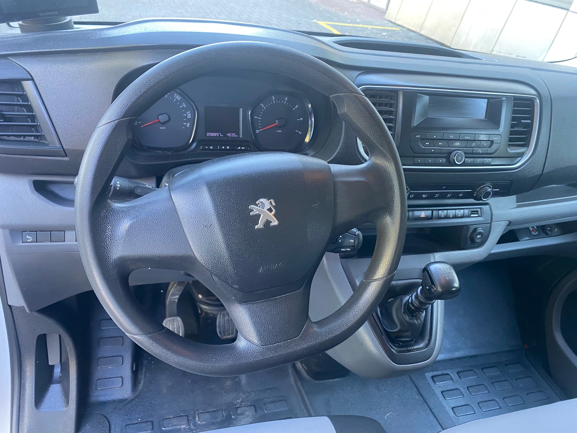 PEUGEOT Traveller 1.6 BlueHDi Business Standard 6 Sitz-image-8
