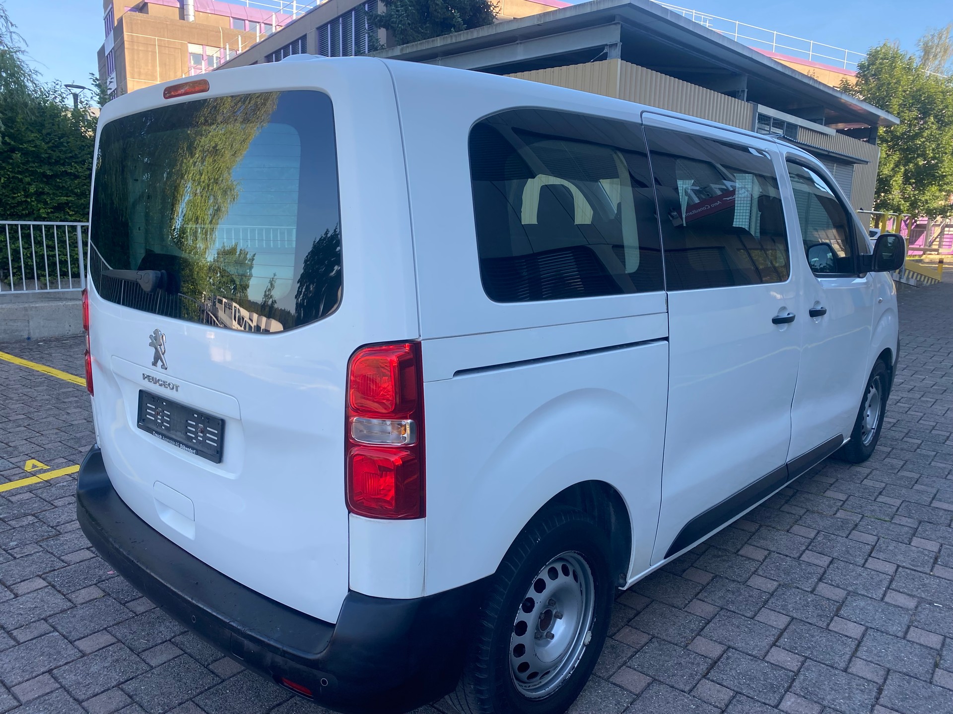 PEUGEOT Traveller 1.6 BlueHDi Business Standard 6 Sitz-image-4