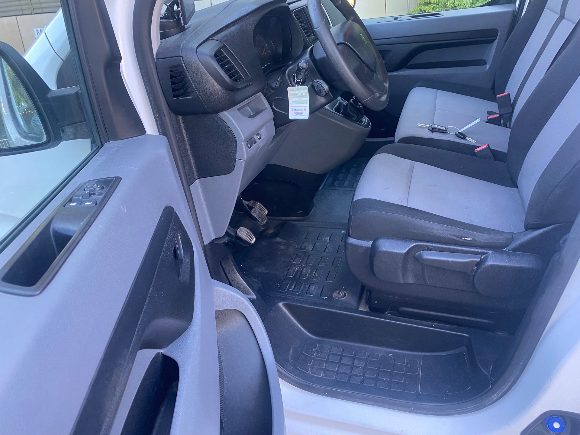 PEUGEOT Traveller 1.6 BlueHDi Business Standard 6 Sitz-image-6