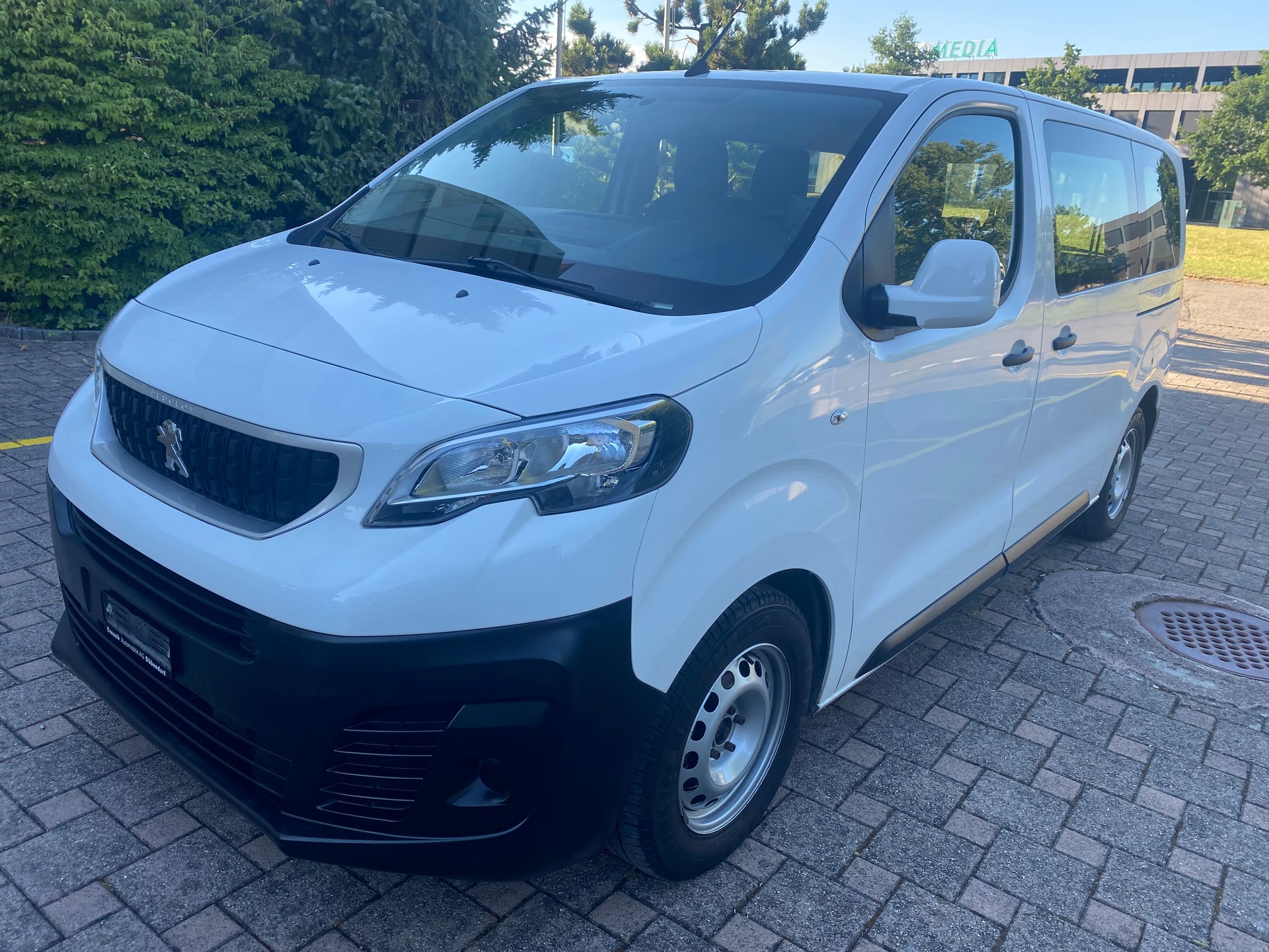 PEUGEOT Traveller 1.6 BlueHDi Business Standard 6 Sitz-image-1