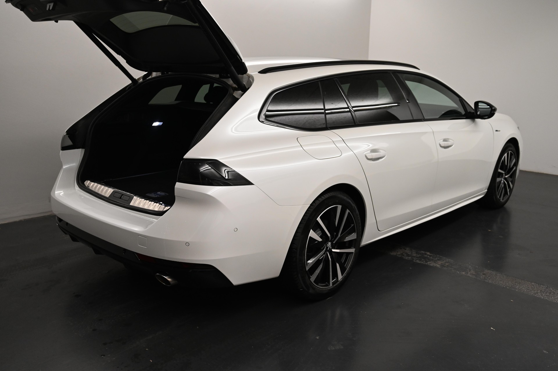 PEUGEOT 508 SW 1.6 Plug-in Hybrid GT-image-18