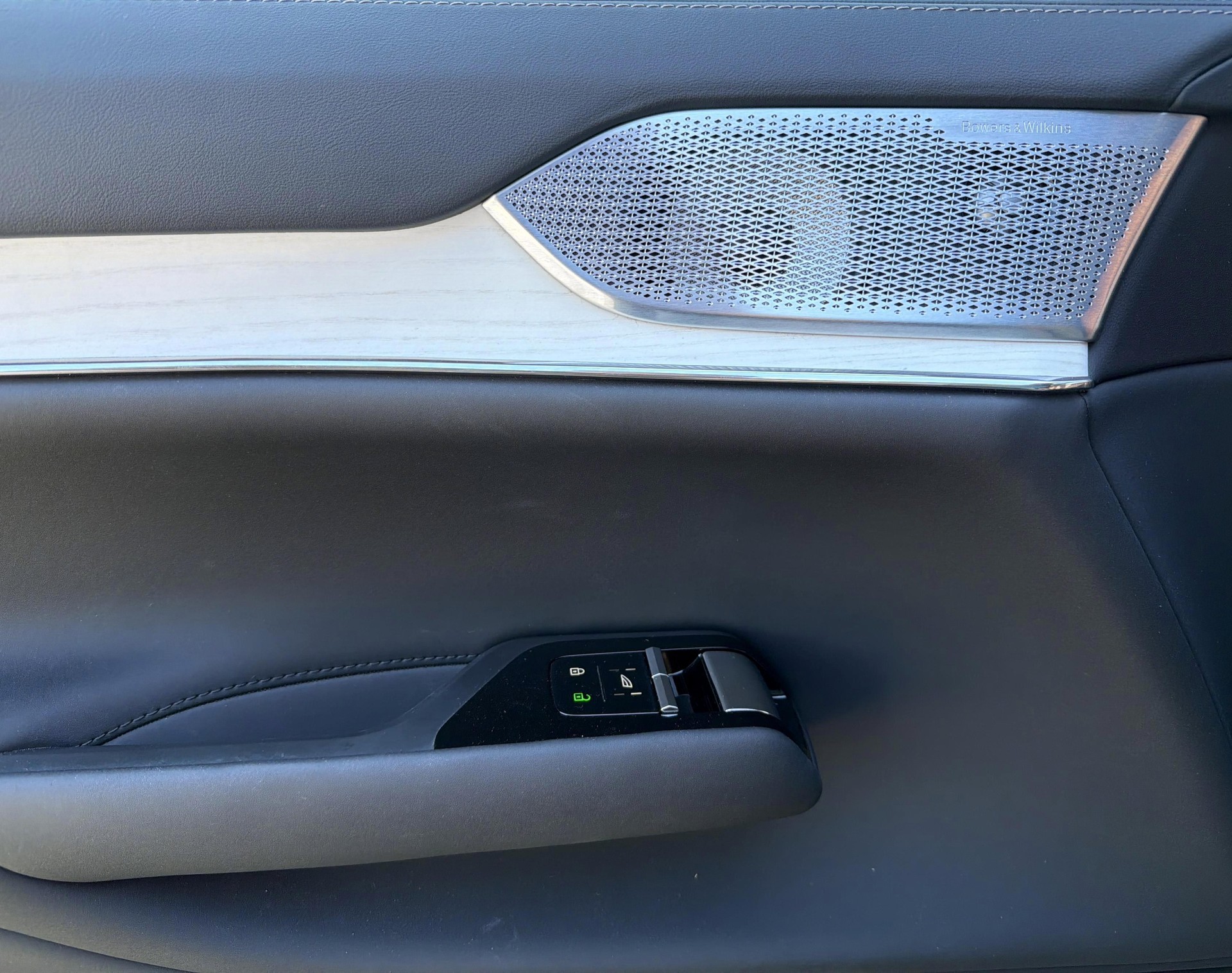 VOLVO EX 90 Twin Ultra AWD-image-22