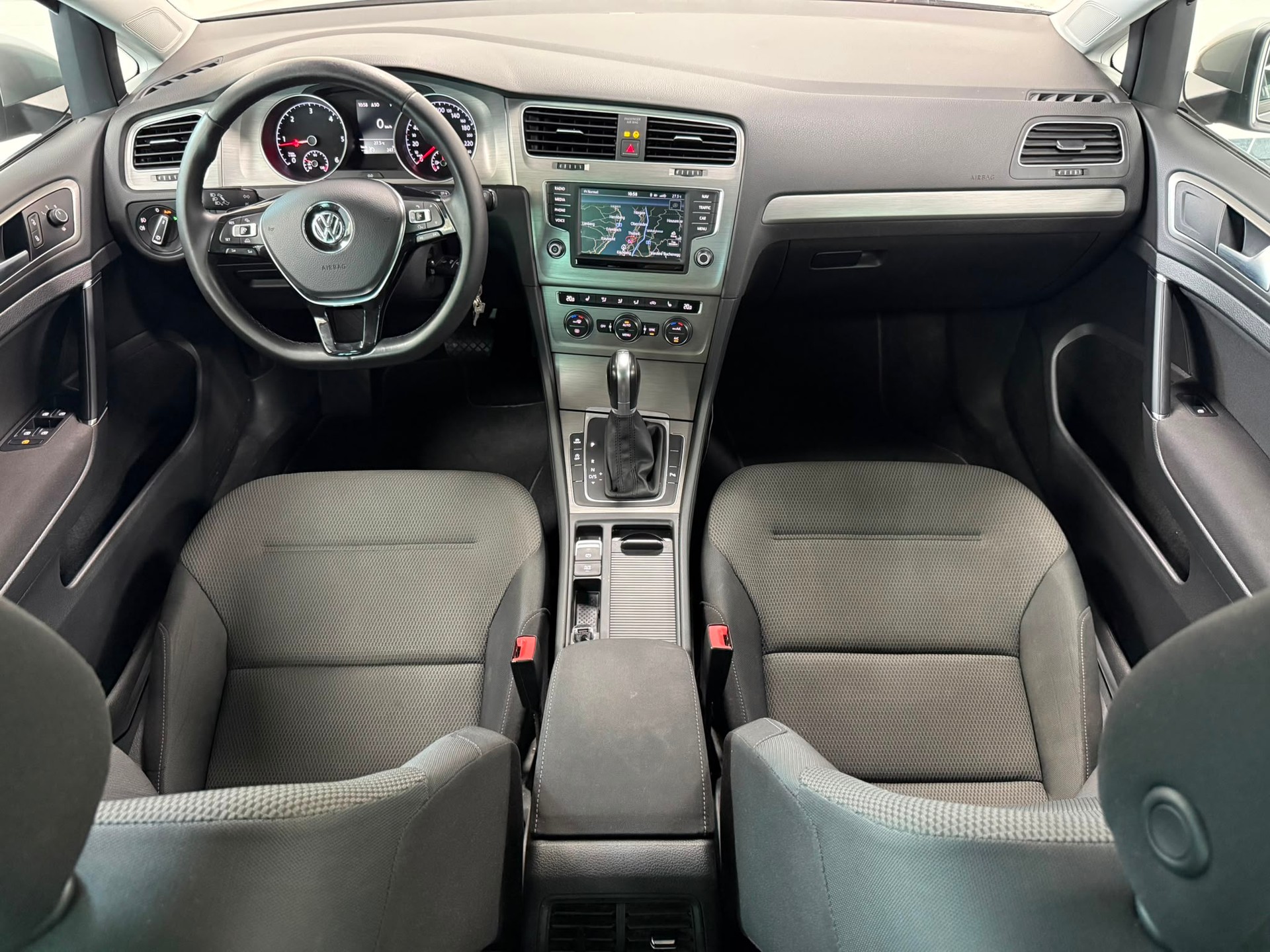 VW Golf Variant 1.6 TDI Comfortline DSG-image-12
