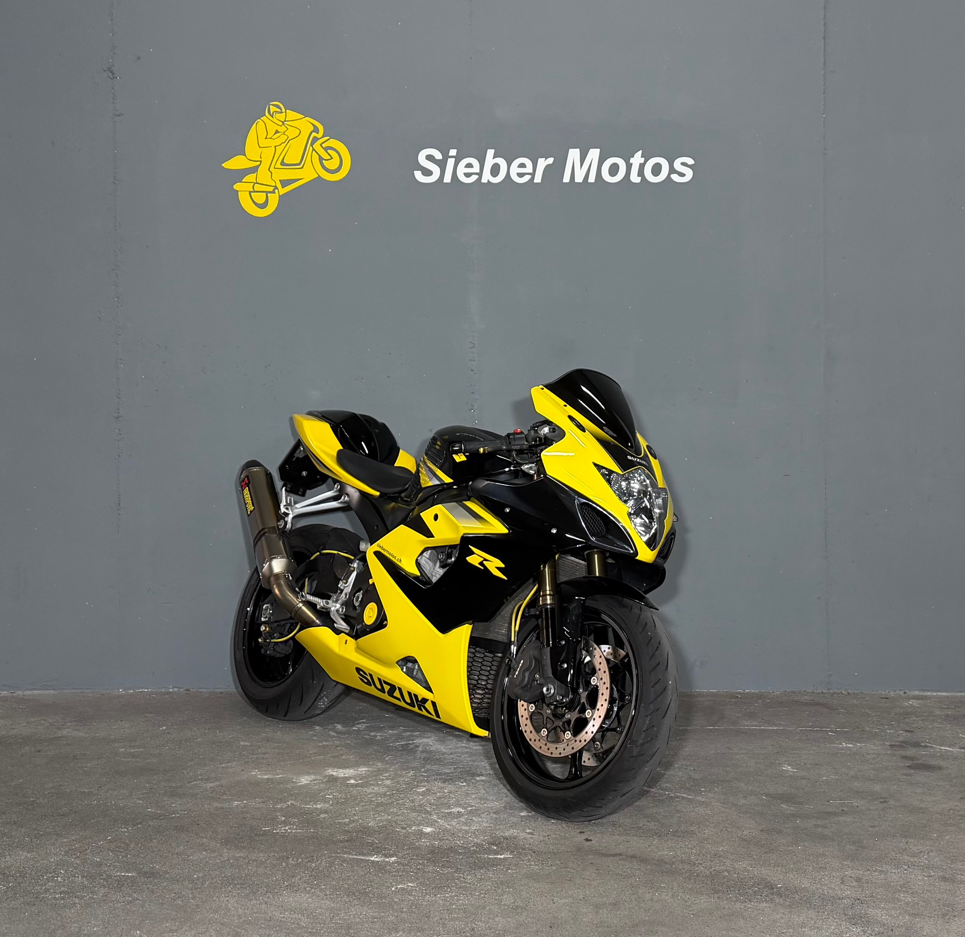 SUZUKI GSX-R1000-showroom-element-1