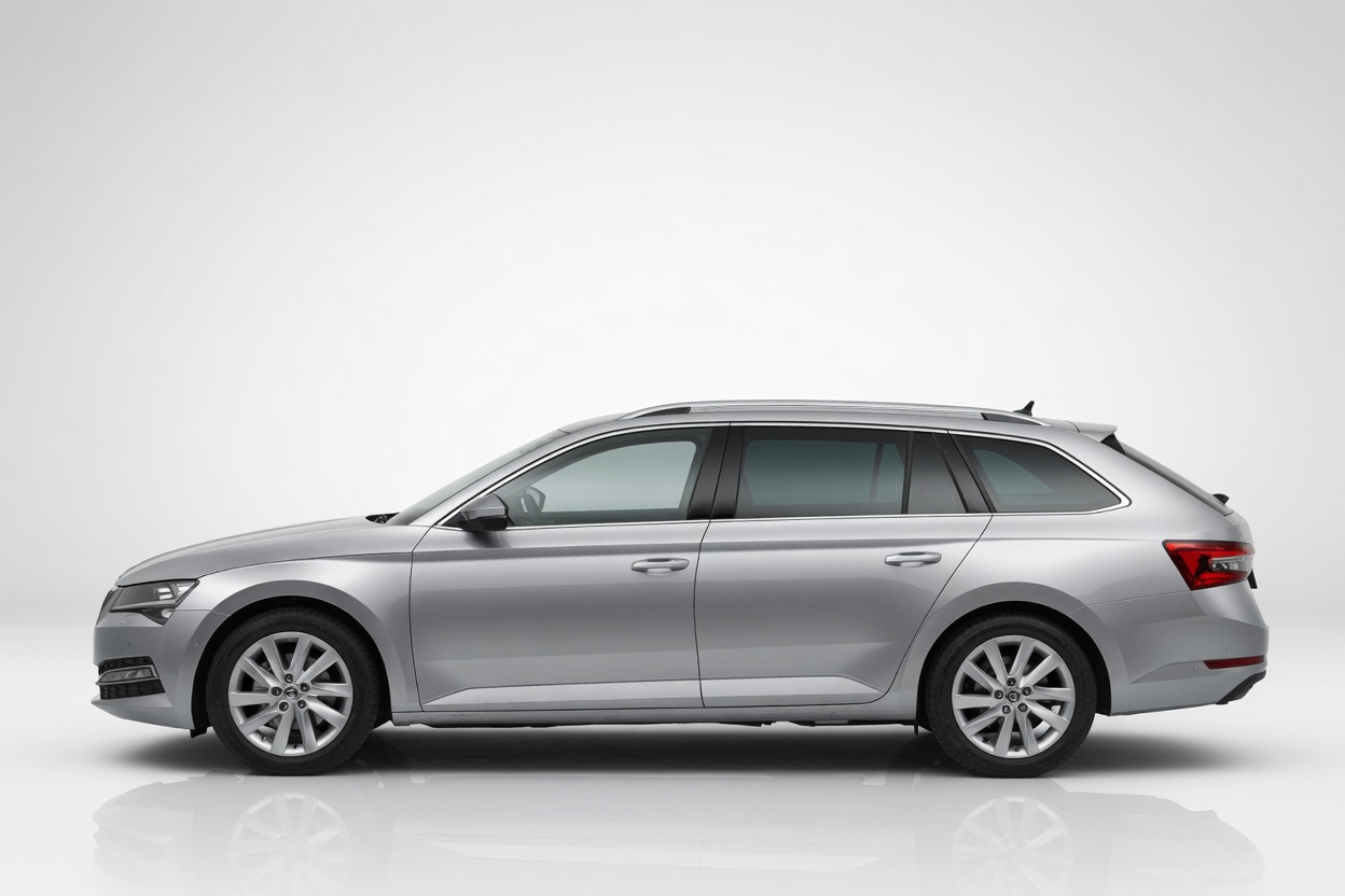 SKODA Superb Combi 2.0 TDi Style 4x4 DSG-image-1