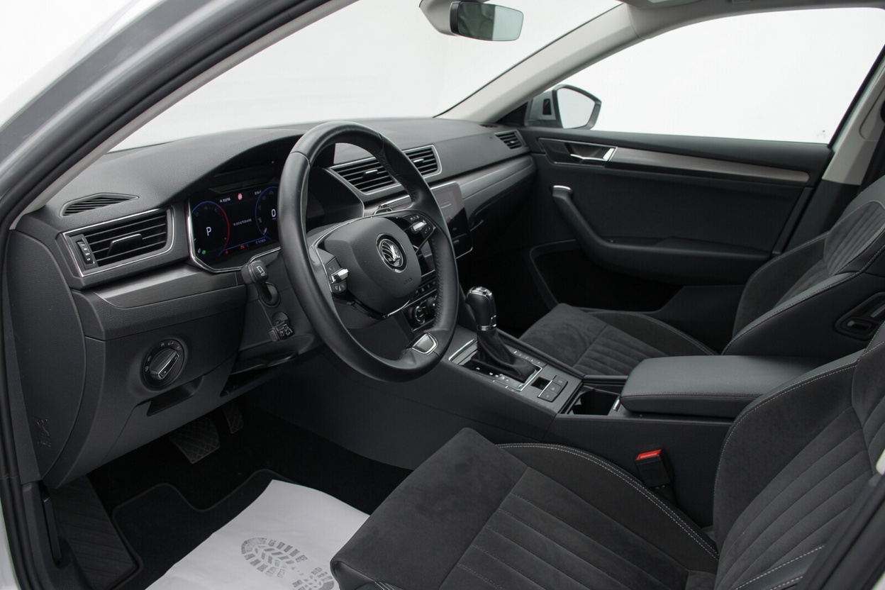SKODA Superb Combi 2.0 TDi Style 4x4 DSG-image-8