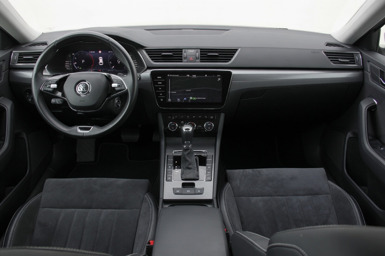 SKODA Superb Combi 2.0 TDi Style 4x4 DSG-image-10