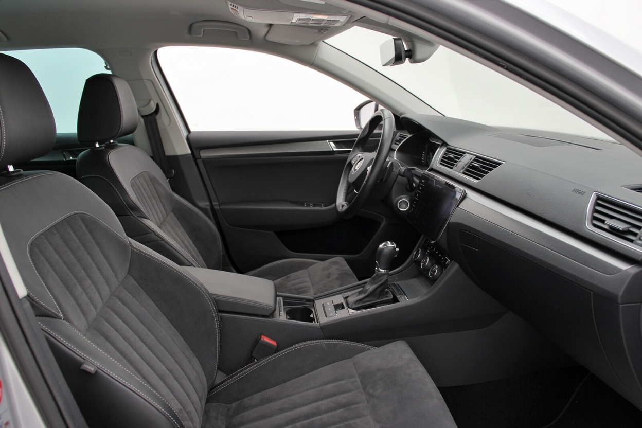 SKODA Superb Combi 2.0 TDi Style 4x4 DSG-image-13