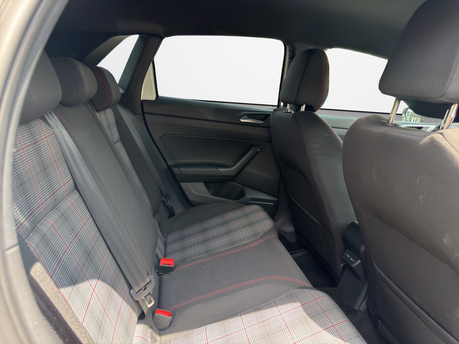 VW Polo 2.0 TSI GTI DSG-image-13