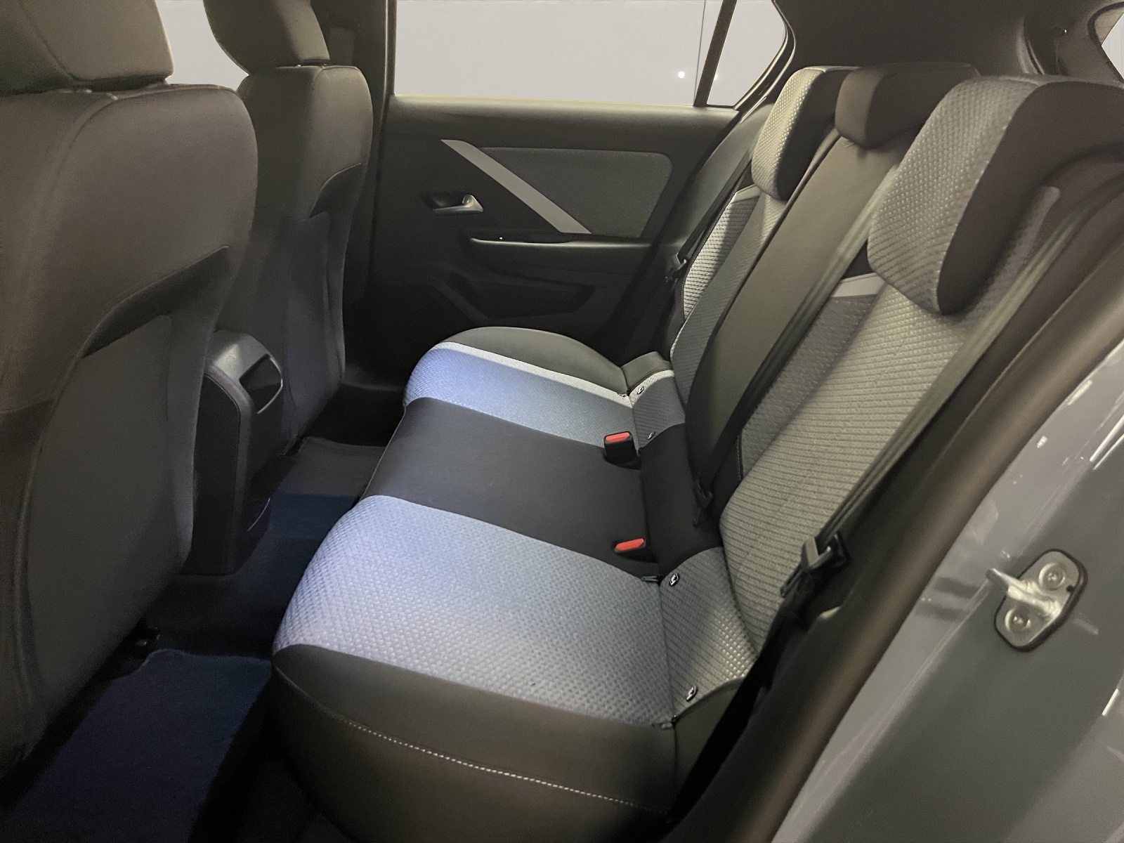OPEL Astra 1.2 T Hybrid Edition-image-13