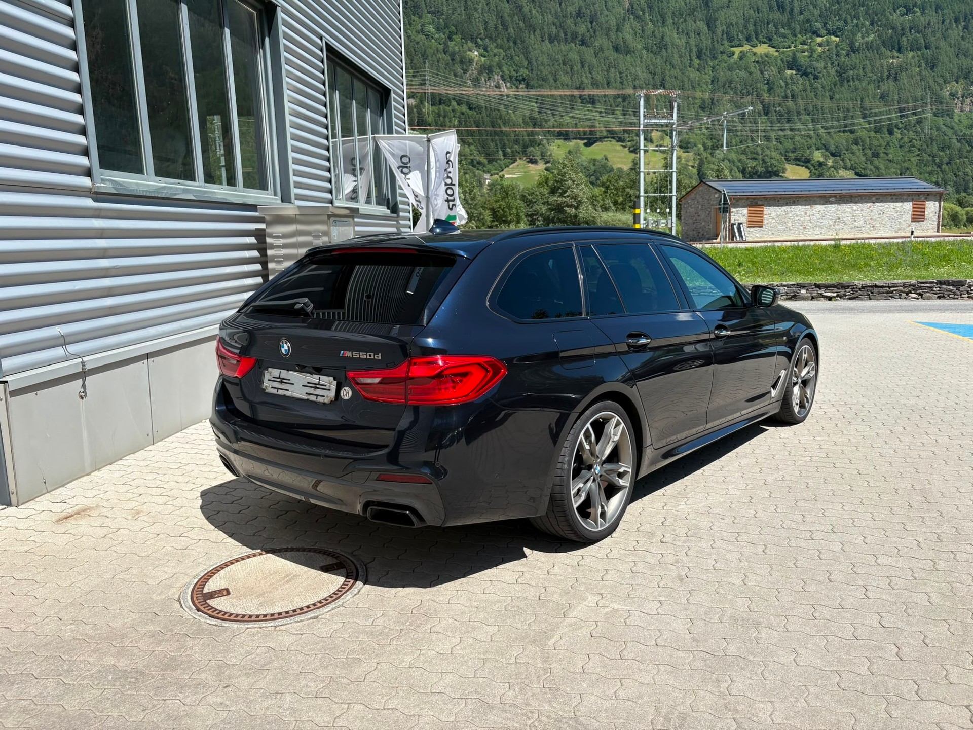 BMW M550d xDrive Touring Steptronic-image-4