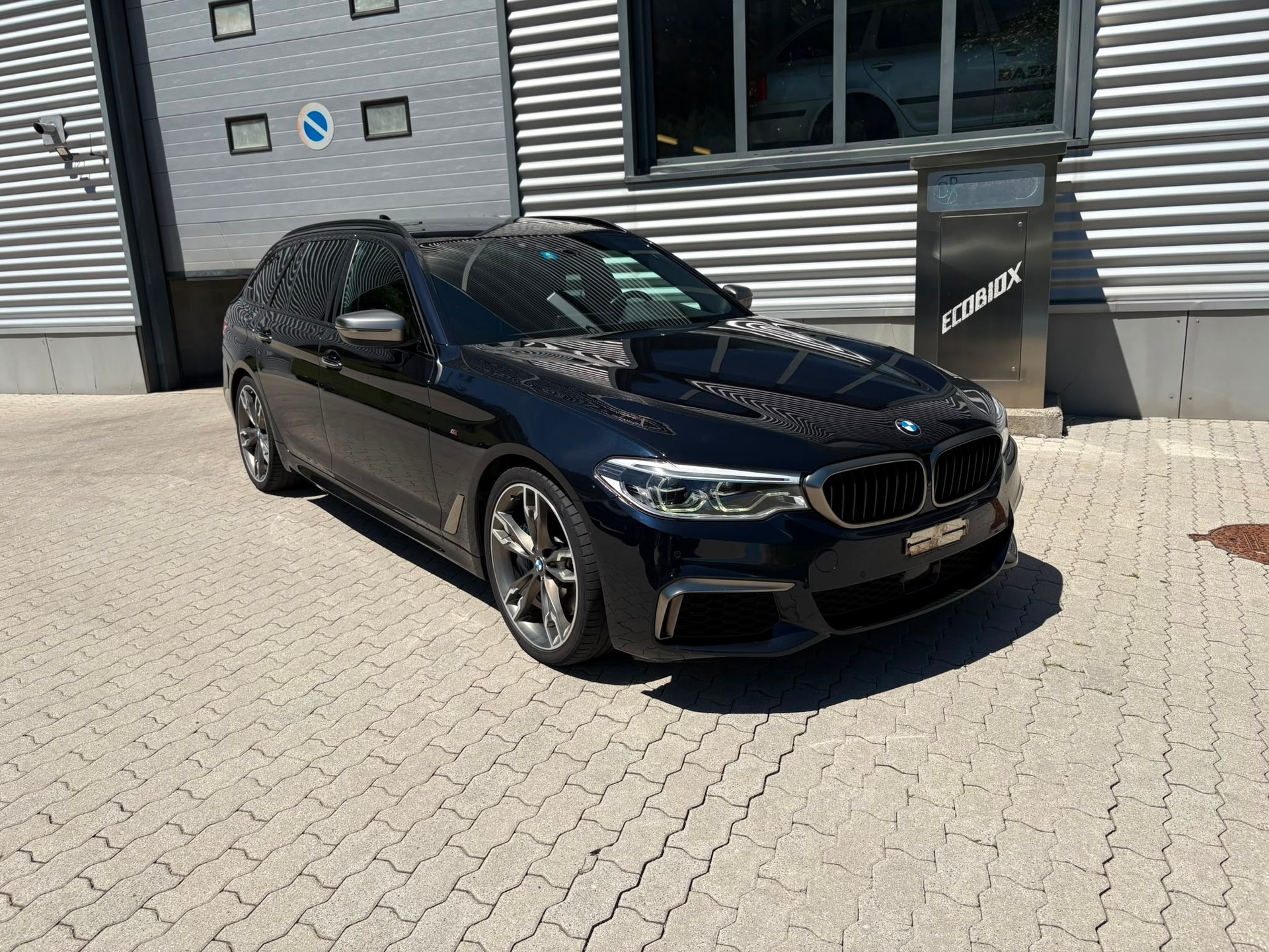 BMW M550d xDrive Touring Steptronic-image-2