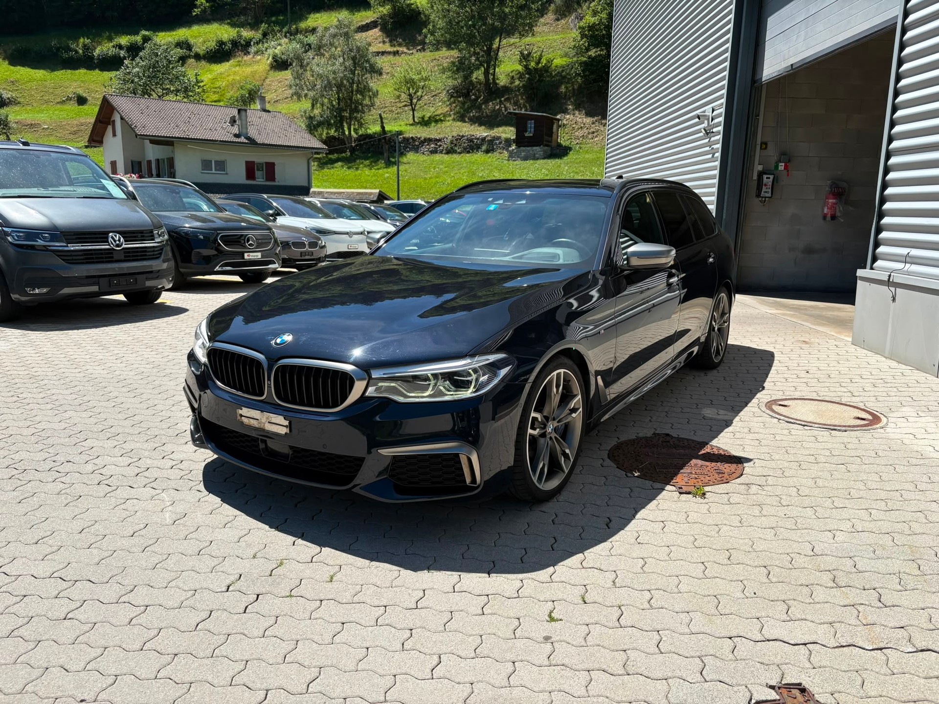 BMW M550d xDrive Touring Steptronic-image-0