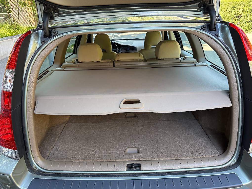 VOLVO V70-image-4