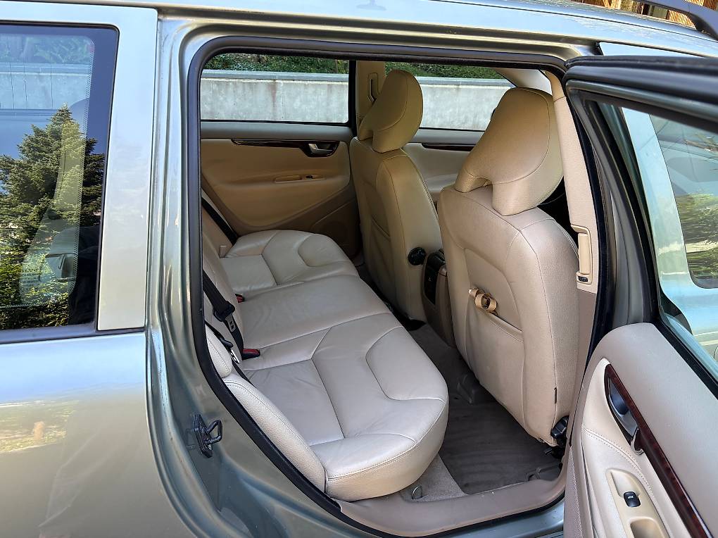 VOLVO V70-image-3