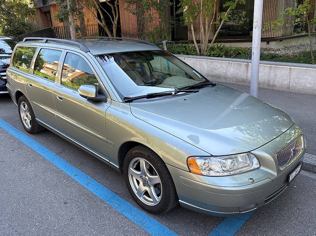 VOLVO V70-image-0