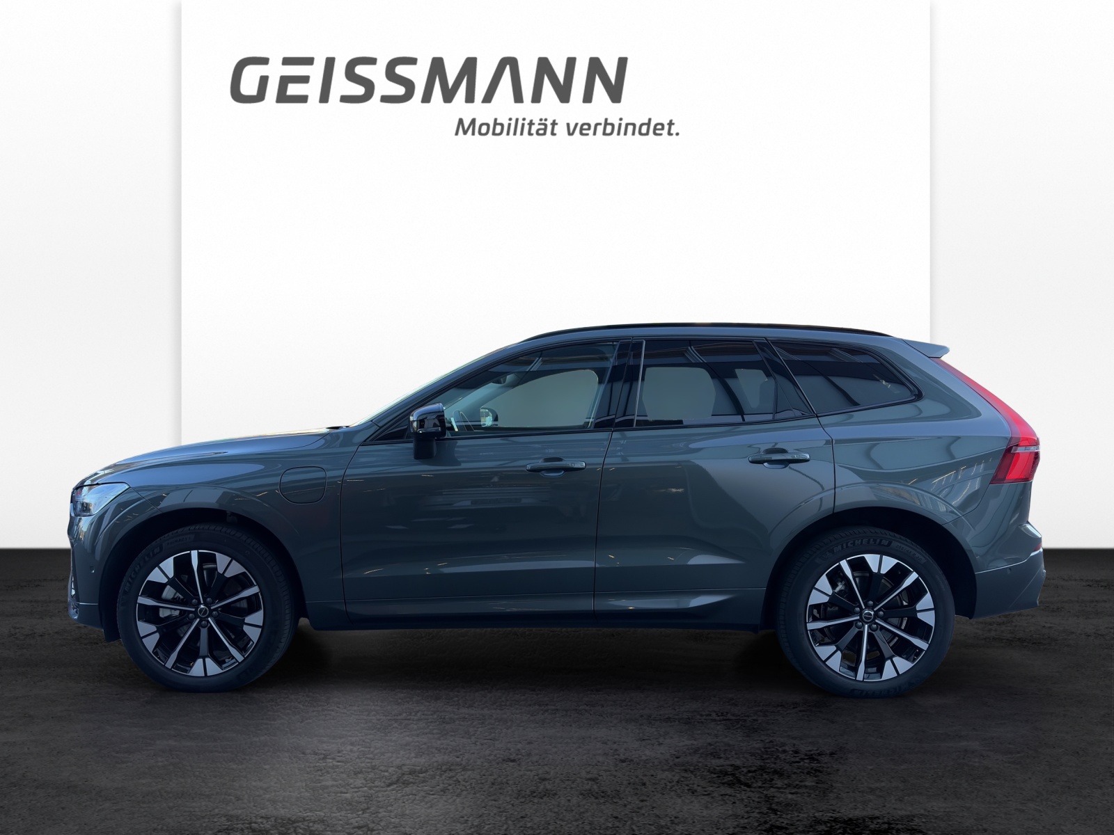 VOLVO XC60 2.0 T8 TE Ultra Dark eAWD-showroom-element-2