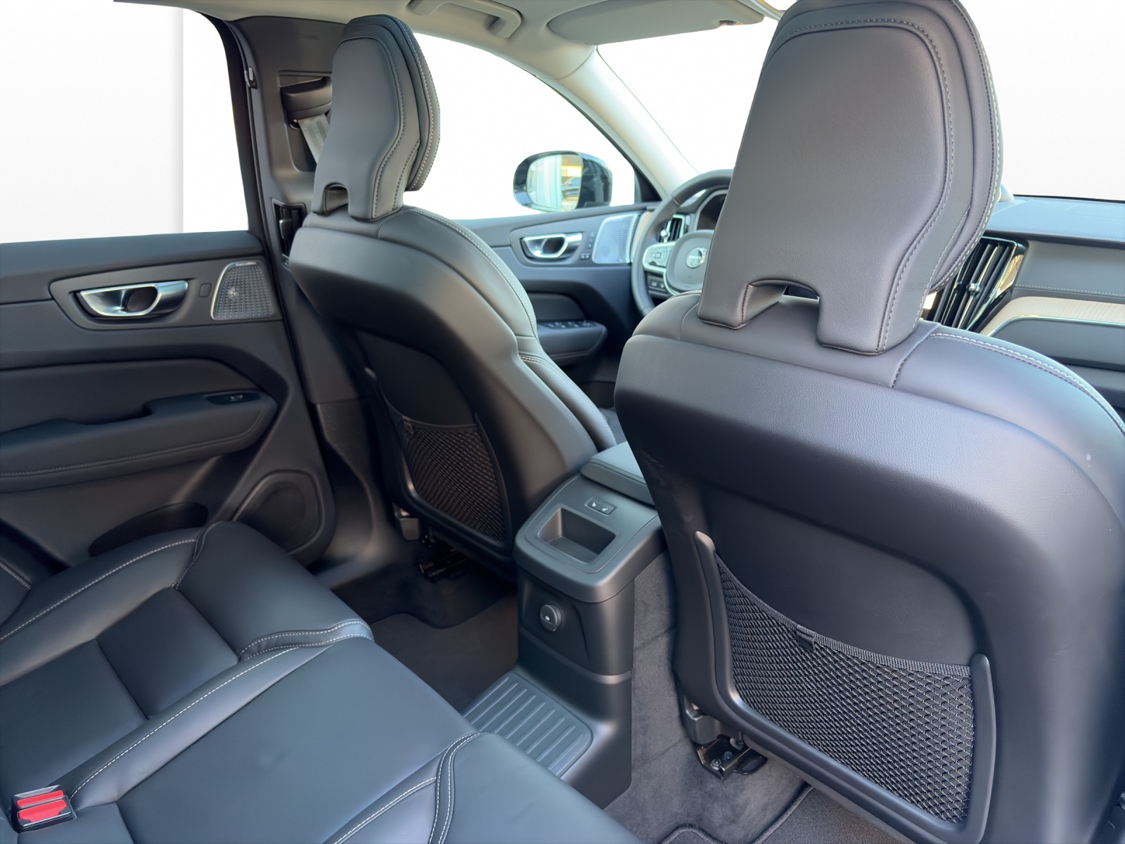 VOLVO XC60 2.0 T8 TE Ultra Dark eAWD-image-16