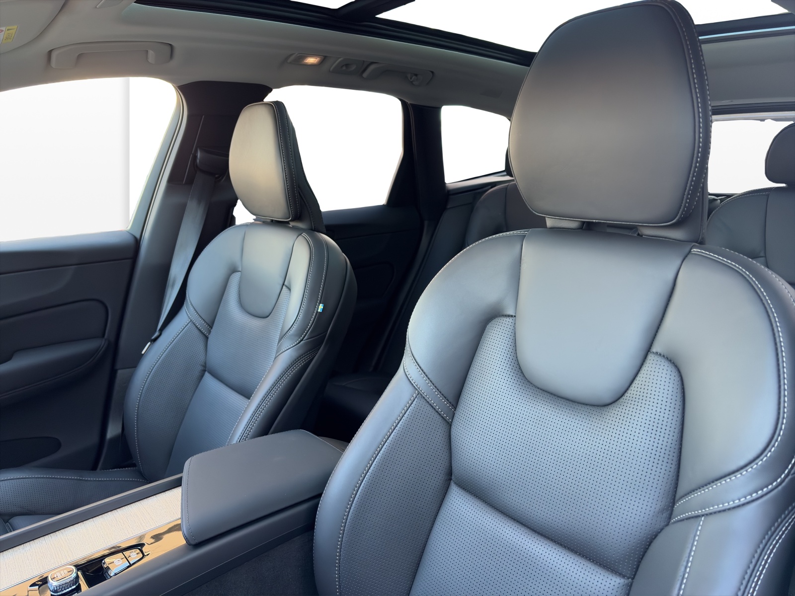 VOLVO XC60 2.0 T8 TE Ultra Dark eAWD-image-17