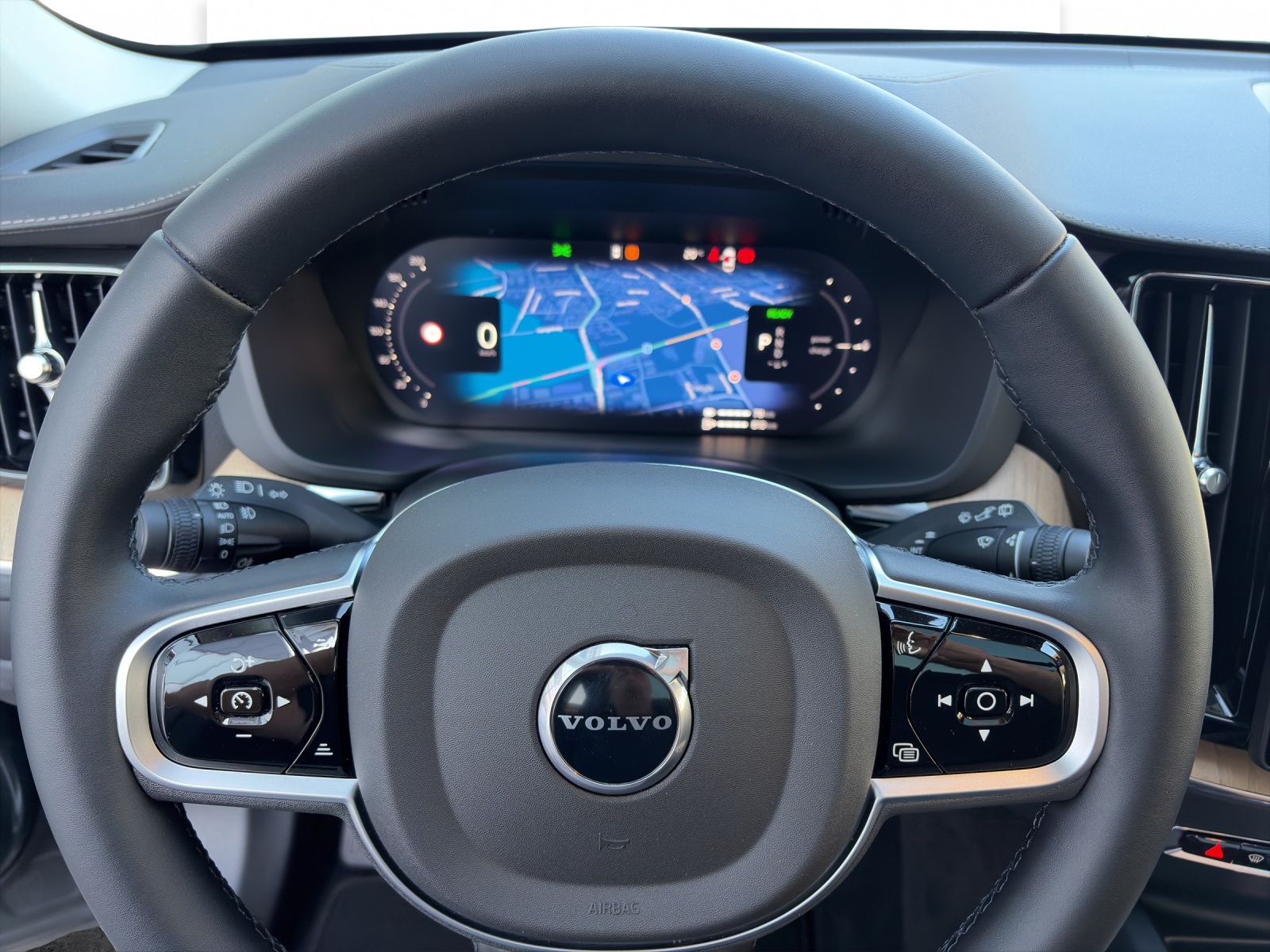 VOLVO XC60 2.0 T8 TE Ultra Dark eAWD-image-13
