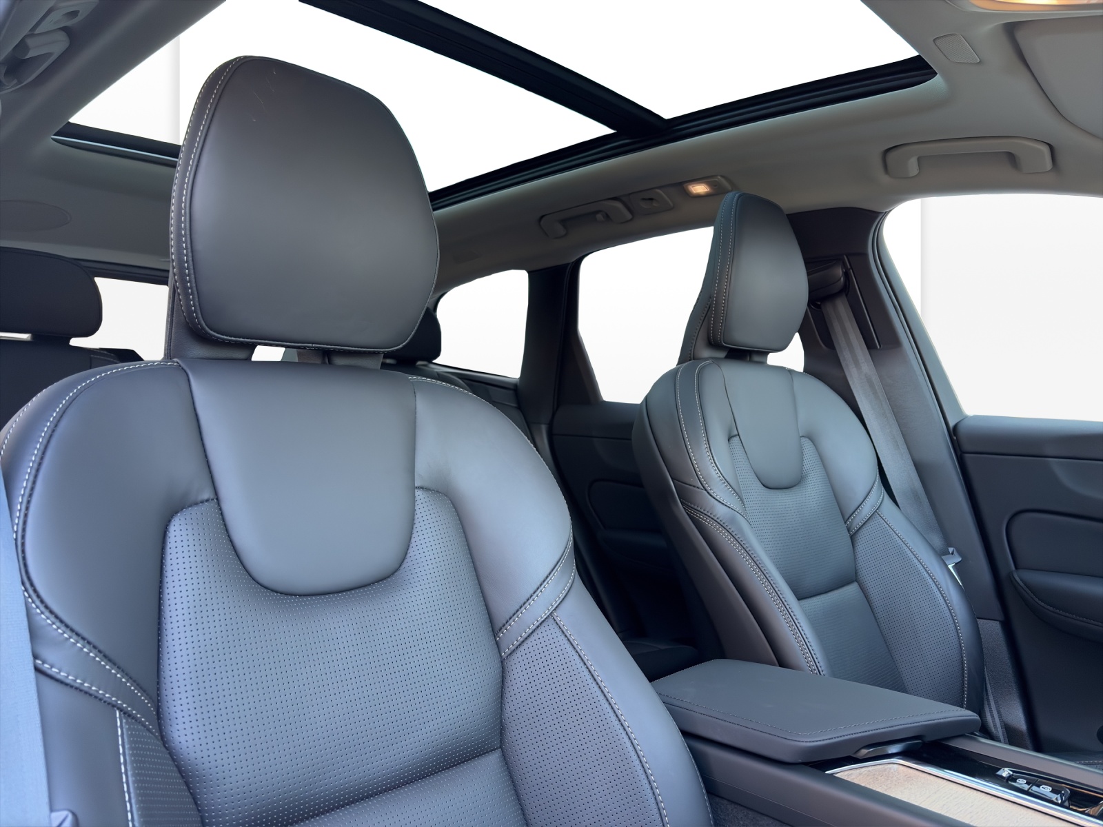 VOLVO XC60 2.0 T8 TE Ultra Dark eAWD-image-18