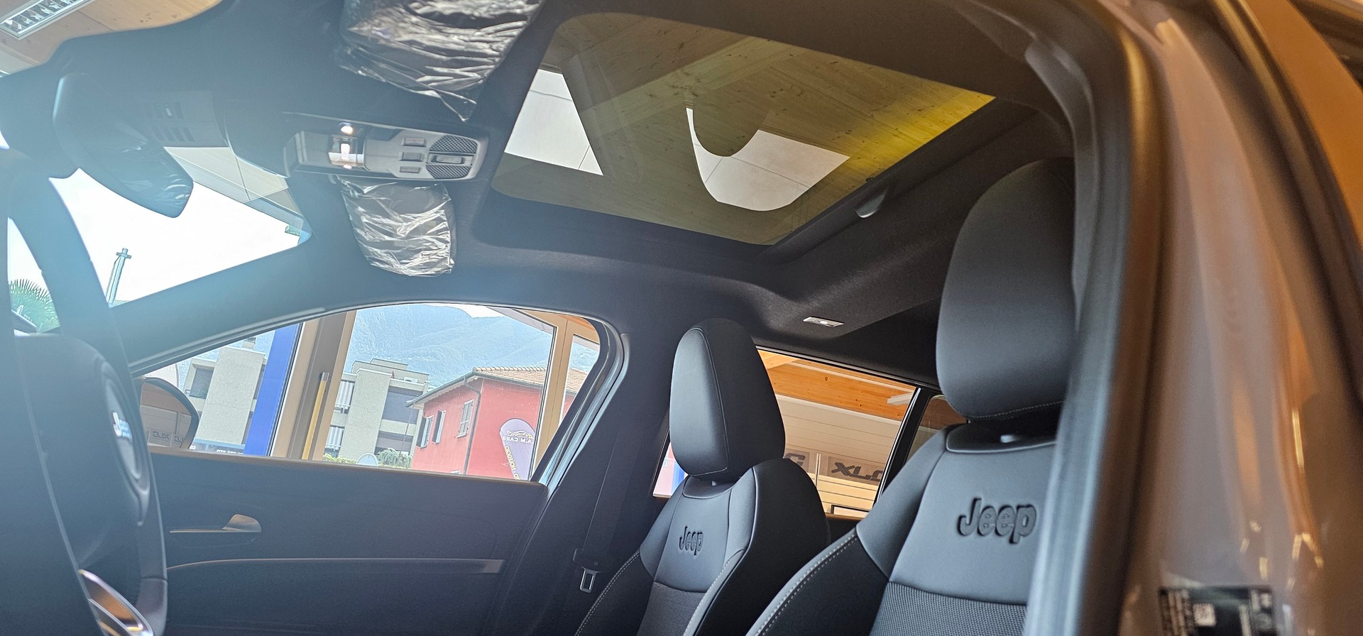JEEP Avenger 1.2 Turbo MHEV Summit Sky-image-9