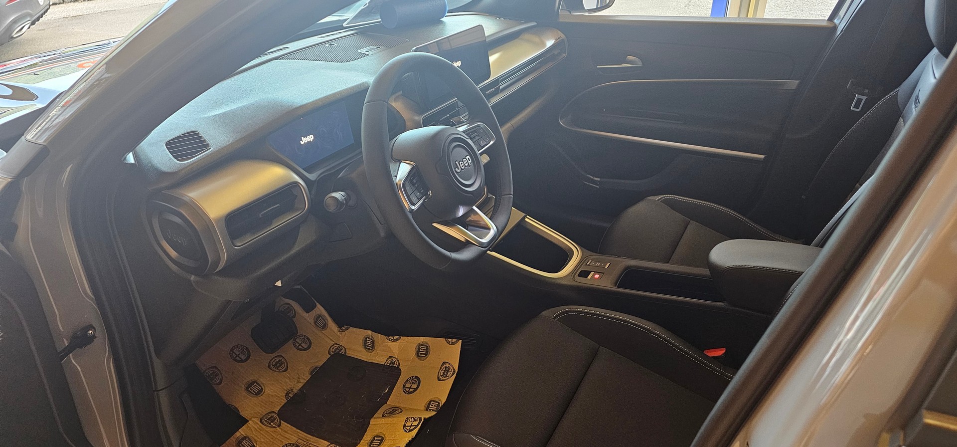 JEEP Avenger 1.2 Turbo MHEV Summit Sky-image-8