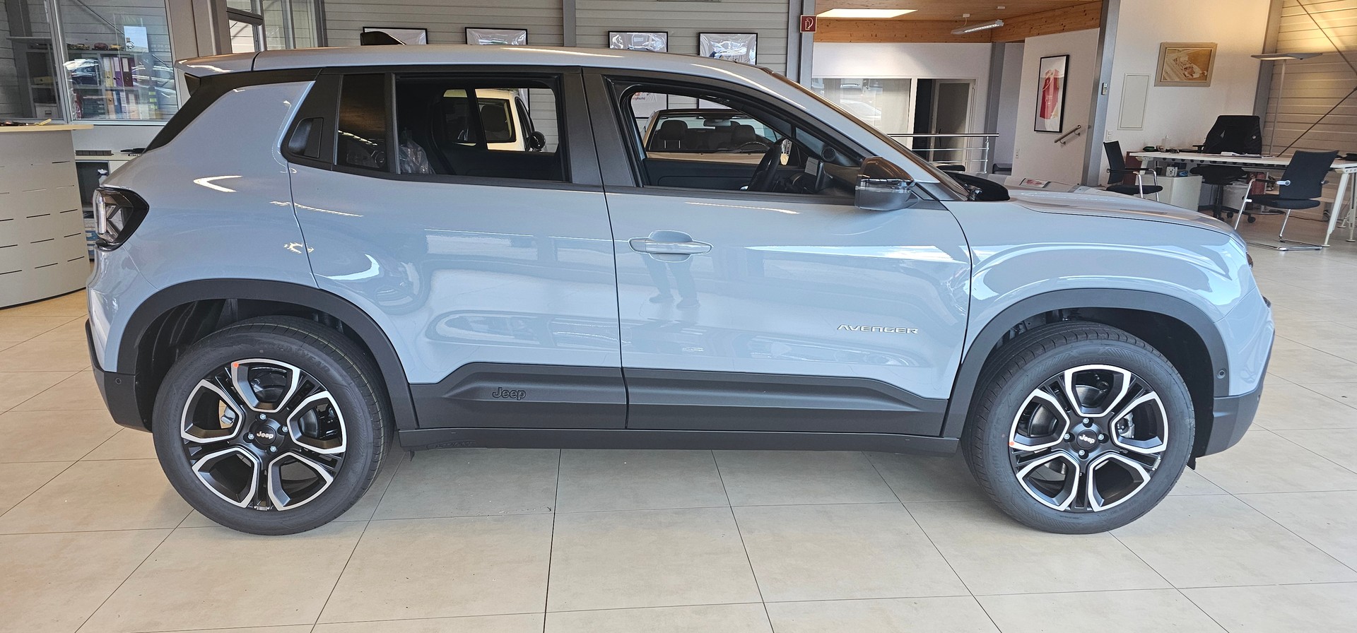 JEEP Avenger 1.2 Turbo MHEV Summit Sky-image-5