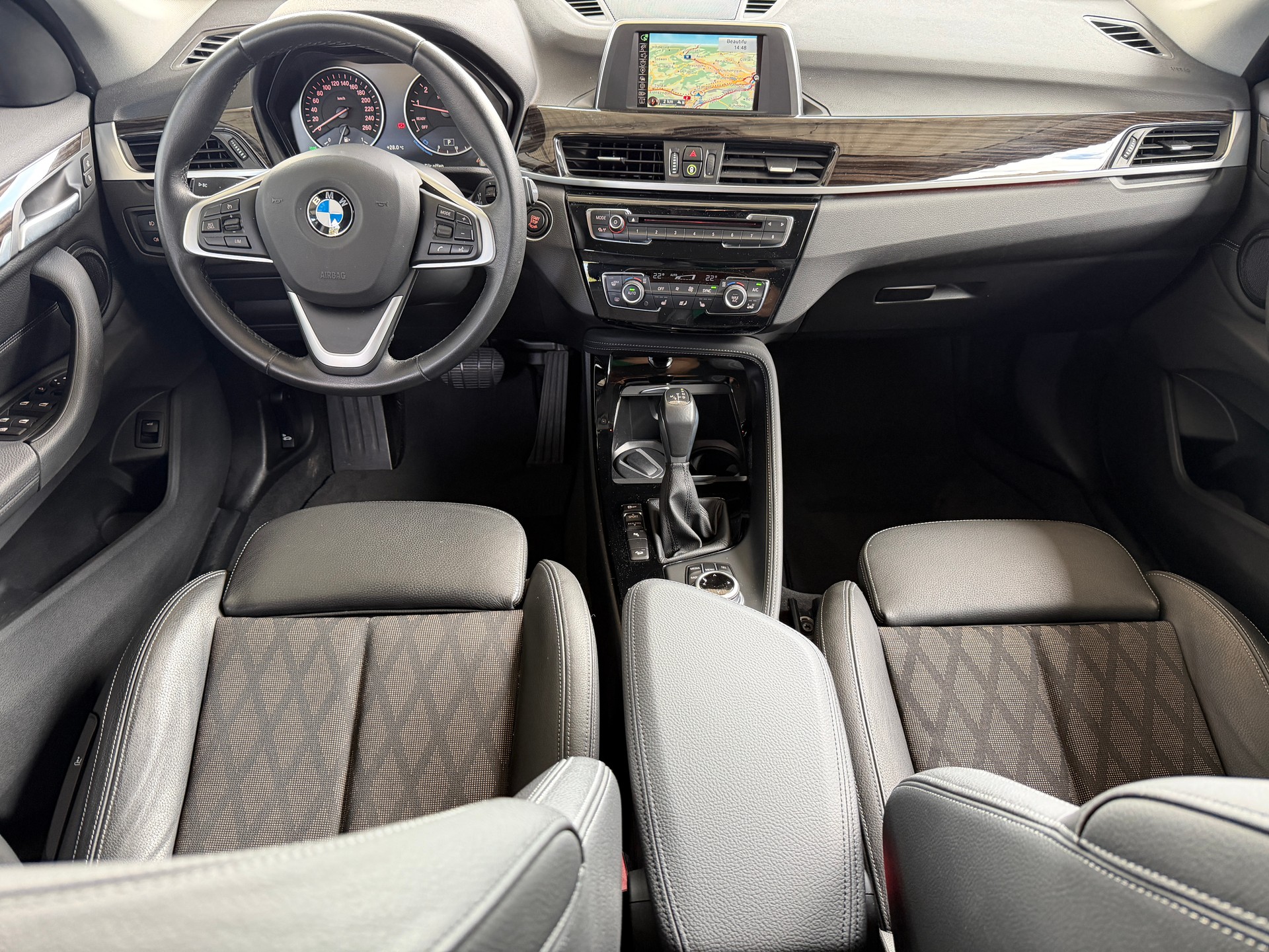 BMW X1 xDrive 20i xLine Steptronic-image-11