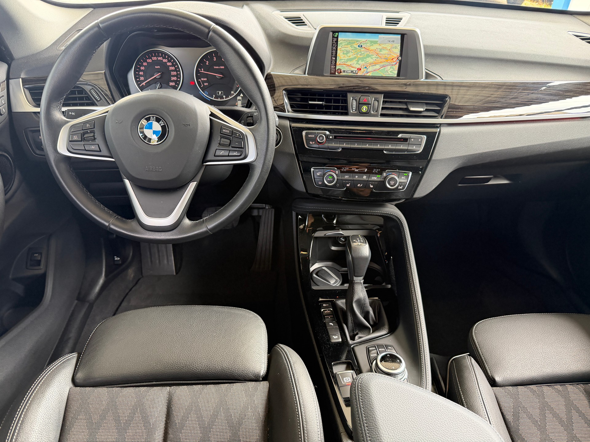 BMW X1 xDrive 20i xLine Steptronic-showroom-element-1