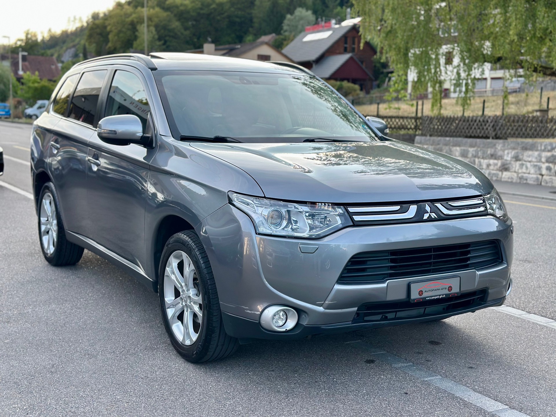 MITSUBISHI Outlander 2.0 Navigator CVT-image-1