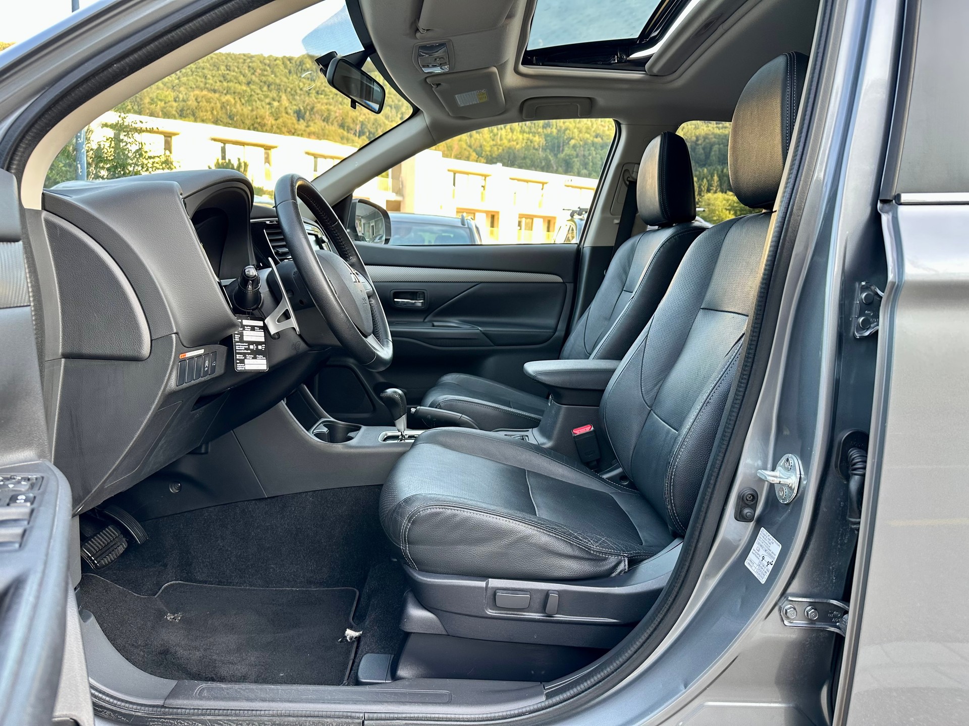 MITSUBISHI Outlander 2.0 Navigator CVT-image-9