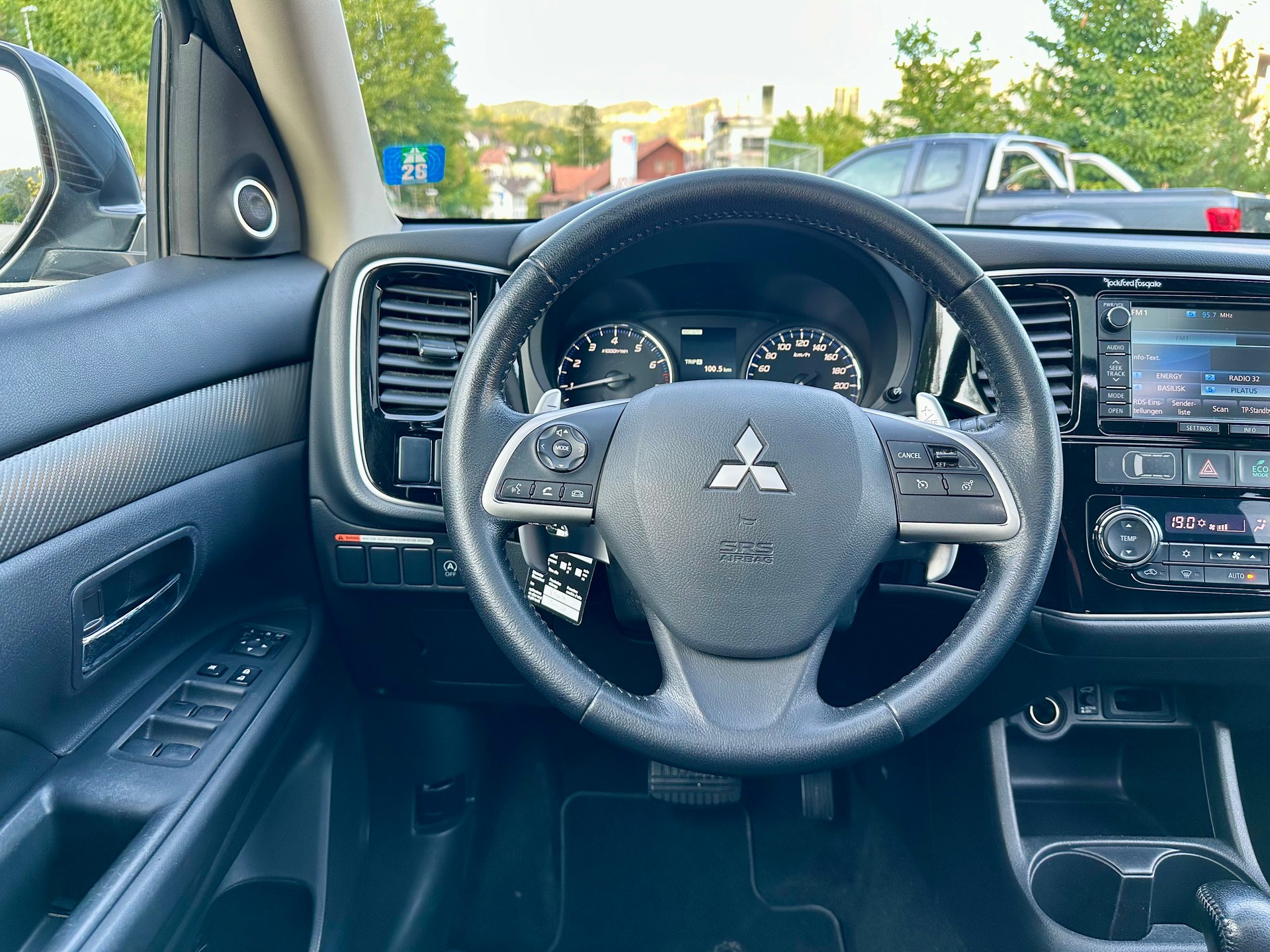 MITSUBISHI Outlander 2.0 Navigator CVT-image-12