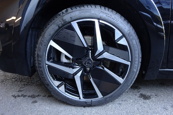 PEUGEOT 208 1.2 MHEV 145 GT-image-7