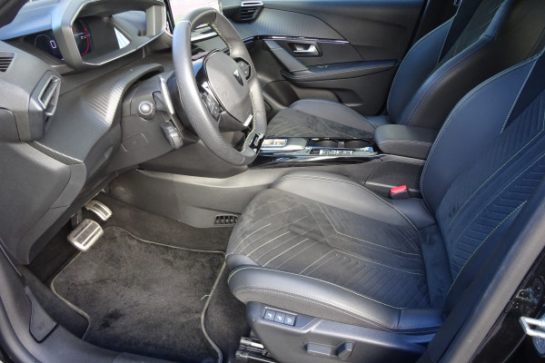 PEUGEOT 208 1.2 MHEV 145 GT-image-1
