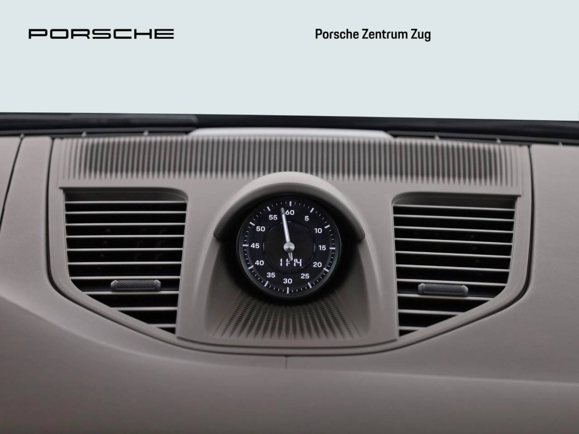PORSCHE Panamera 4S E-Hybrid-image-17