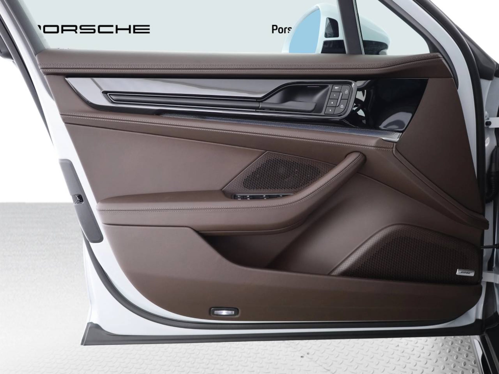 PORSCHE Panamera 4S E-Hybrid-image-12